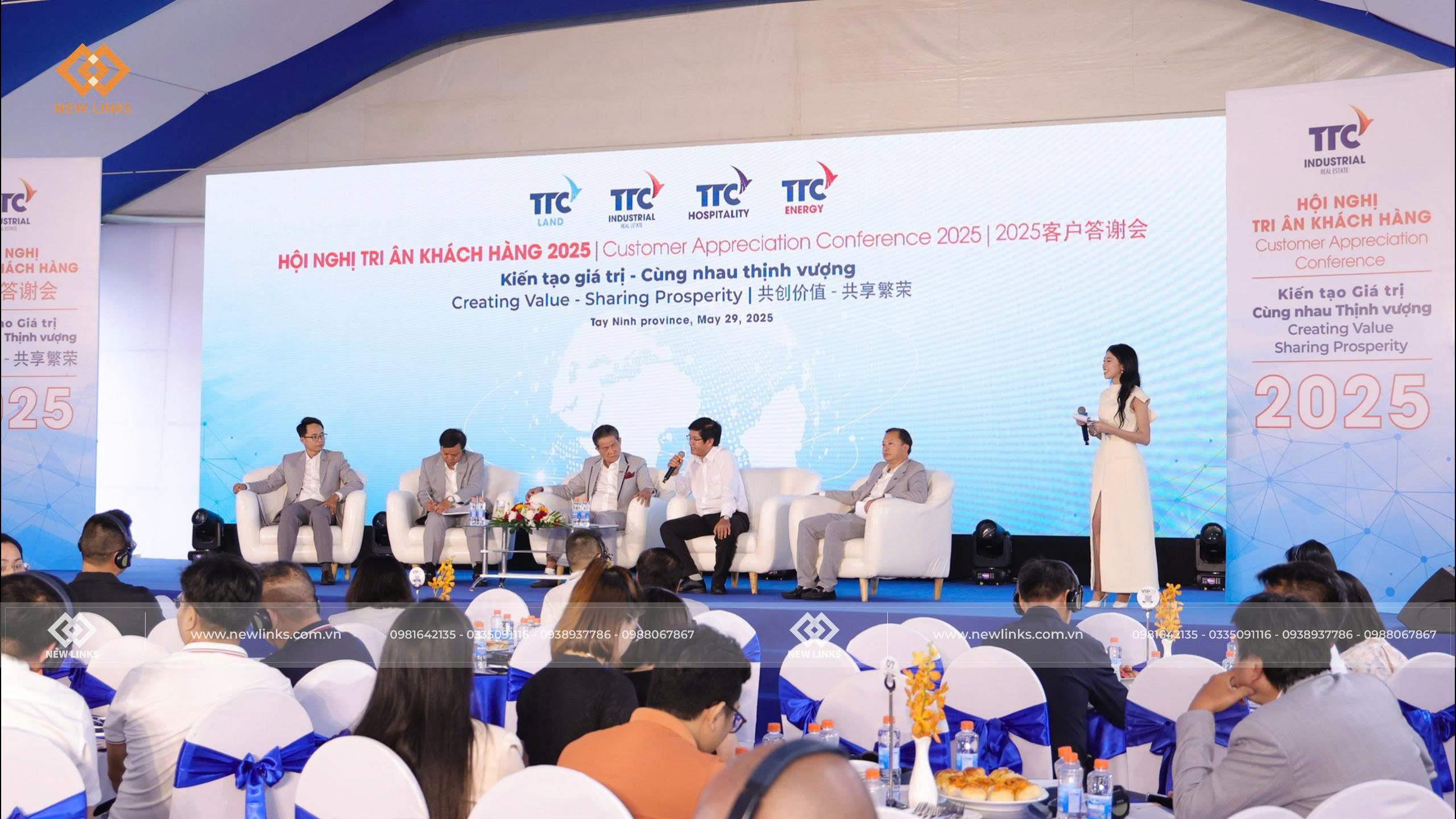 Sân khấu tọa đàm Hội nghị Khách hàng TTC 2025