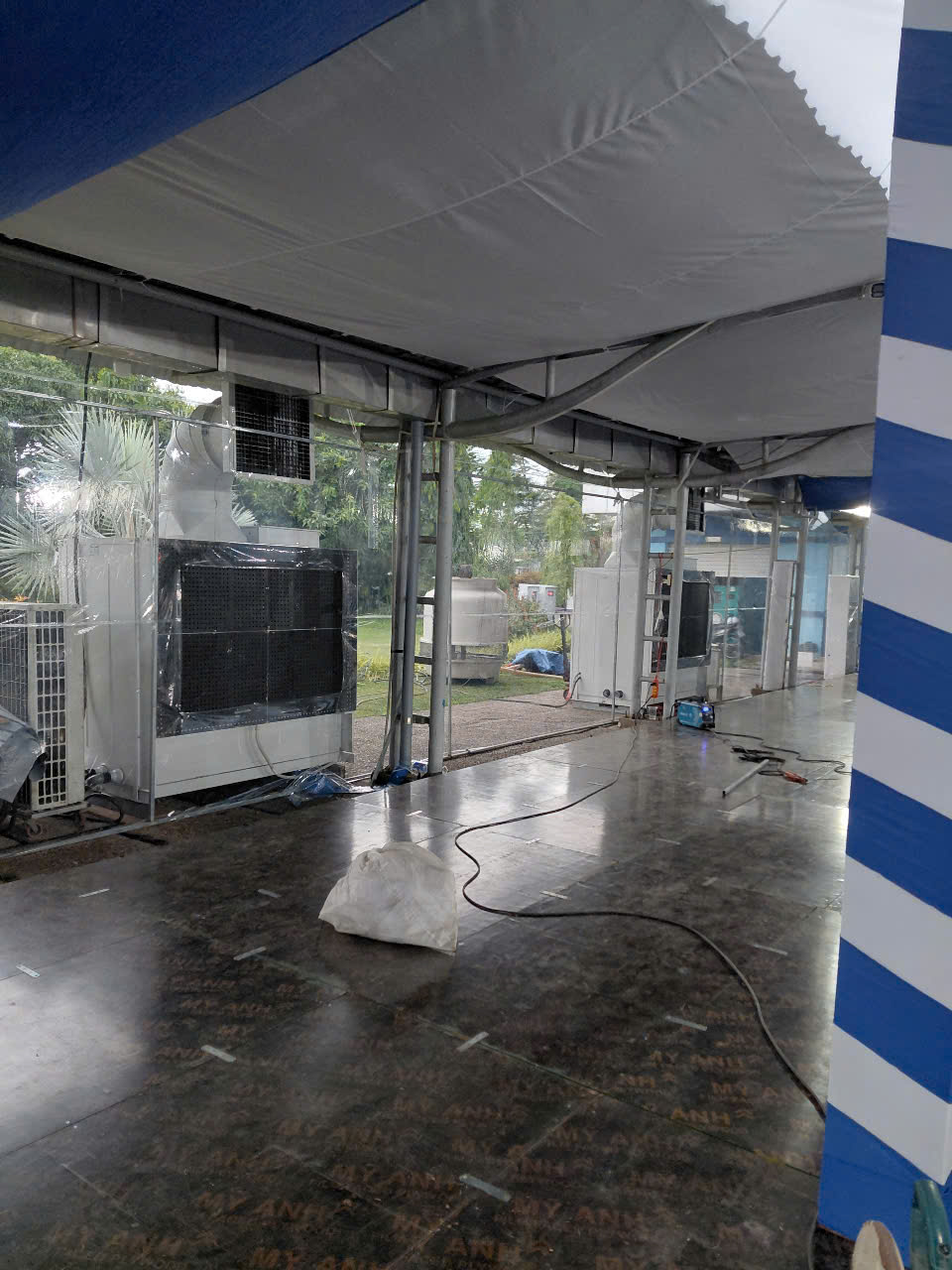 Vách nhà bạt trong suốt sự kiện