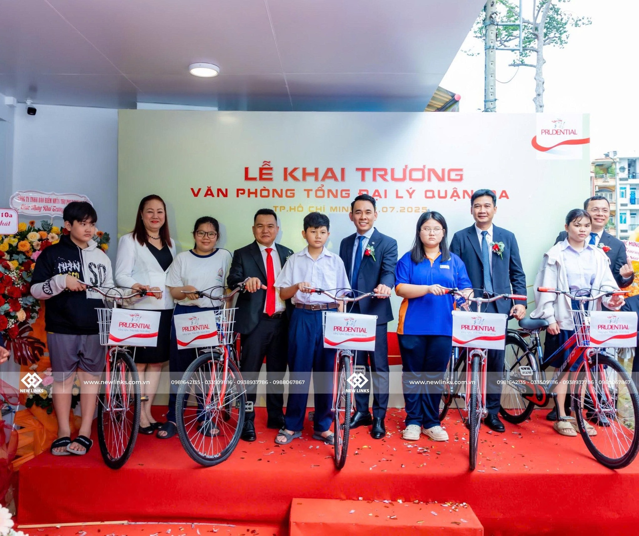 Lễ trao tặng xe đạp cho học sinh tại Quận 10