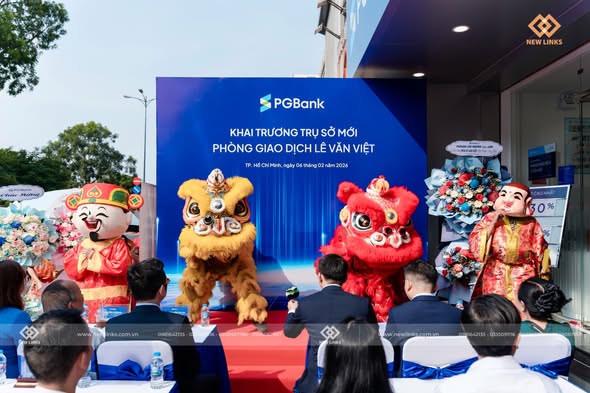 Múa lân chúc mừng khai trương