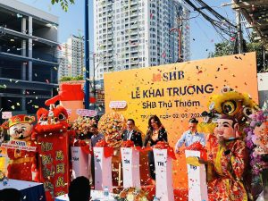 Lễ cắt băng khai trương SHB
