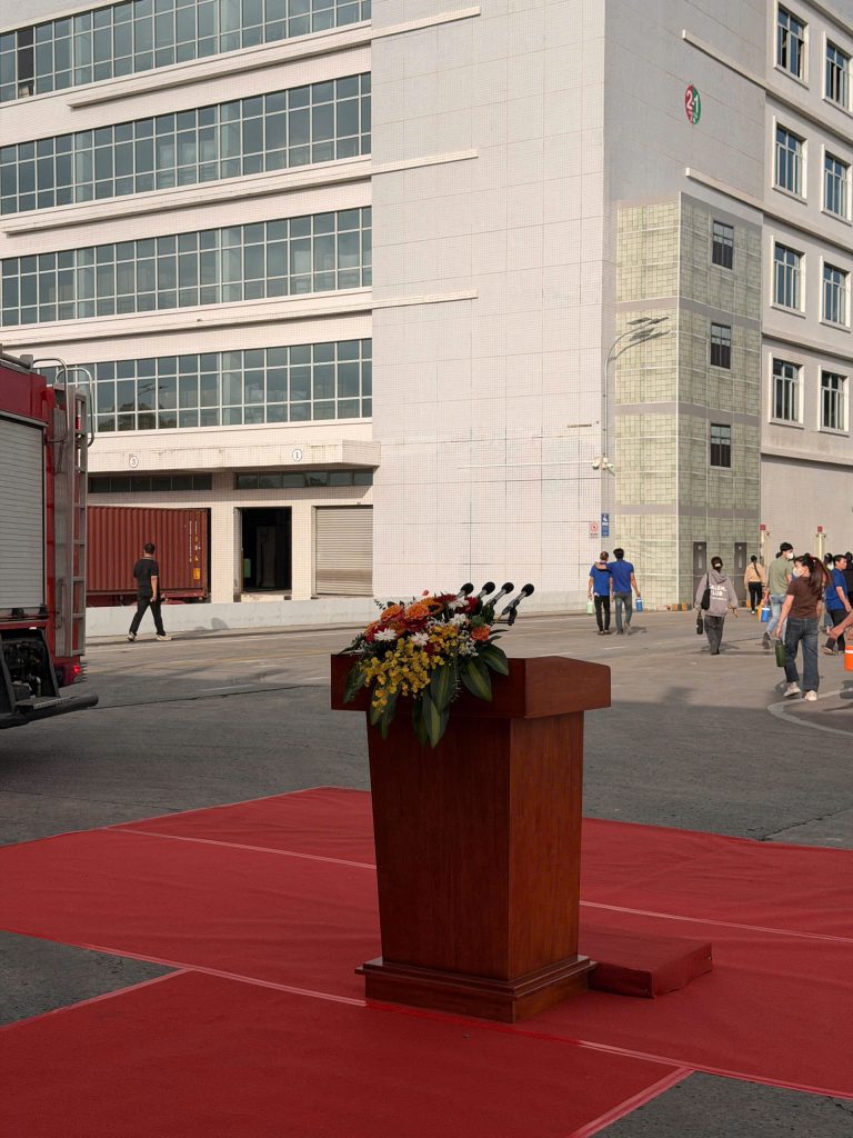 cho thuê bục phát biểu gỗ