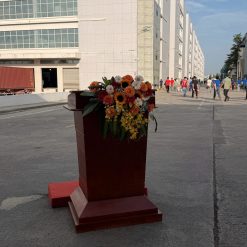 cho thuê bục phát biểu gỗ