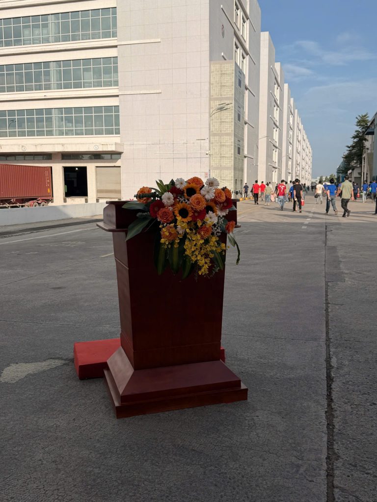 cho thuê bục phát biểu gỗ