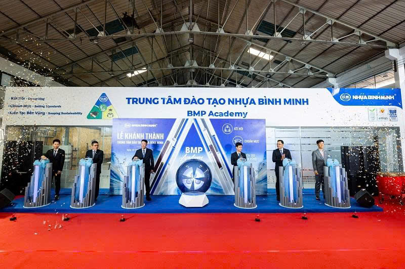 Key moment trụ led - tổ chức lễ khai trương trung tâm đào tạo Bình Minh